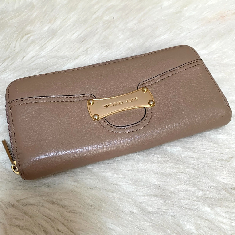 MICHAEL KORS Dark Khaki Taupe Leather Zip Around SARATOGA Continental Wallet - Picture 16 of 16